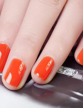 Easy Spray-On Nail Polish